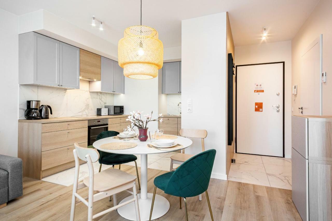 Apartment Walonska With Free Parking Wroclaw By Noclegi Renters エクステリア 写真