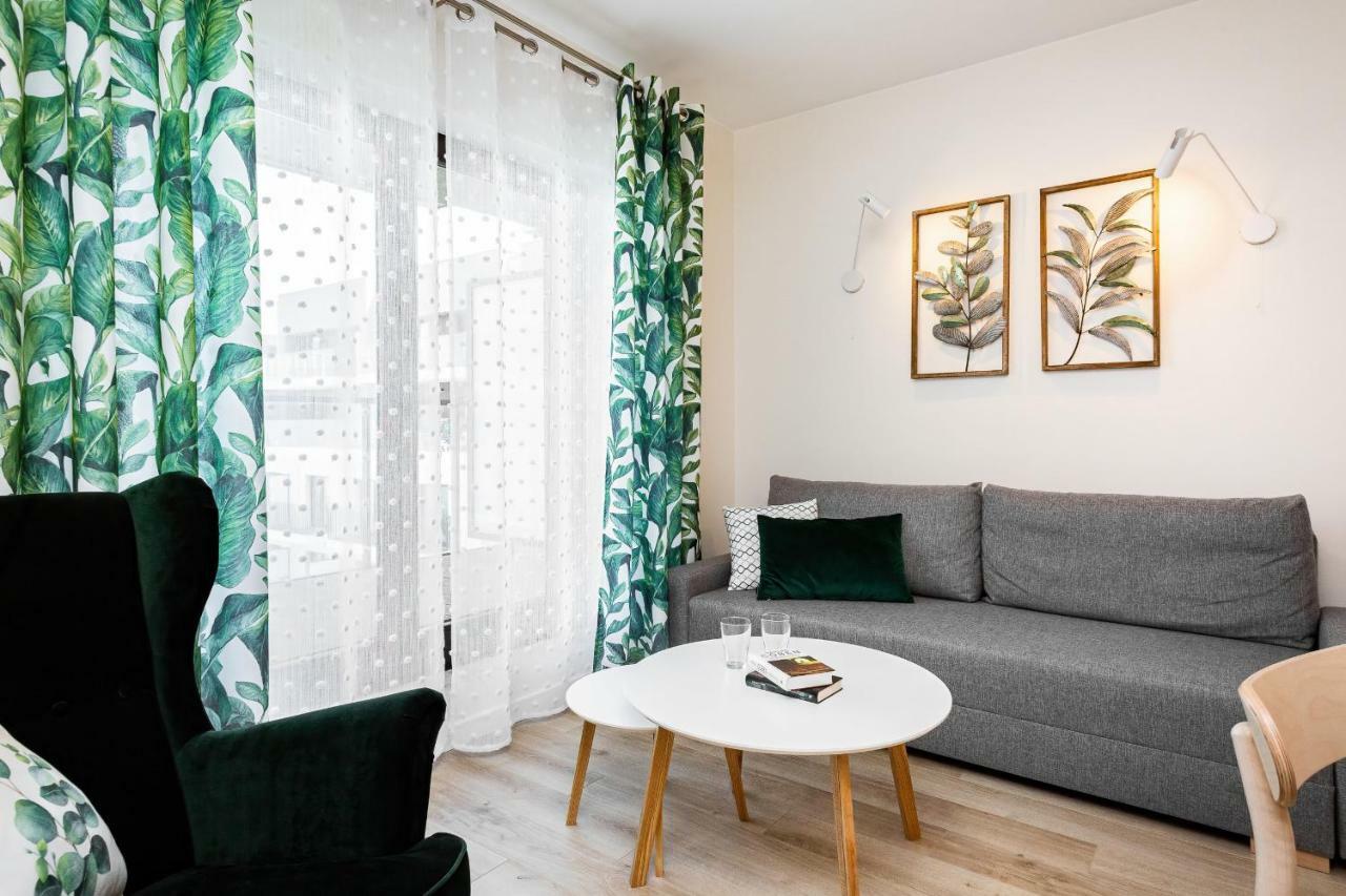 Apartment Walonska With Free Parking Wroclaw By Noclegi Renters エクステリア 写真
