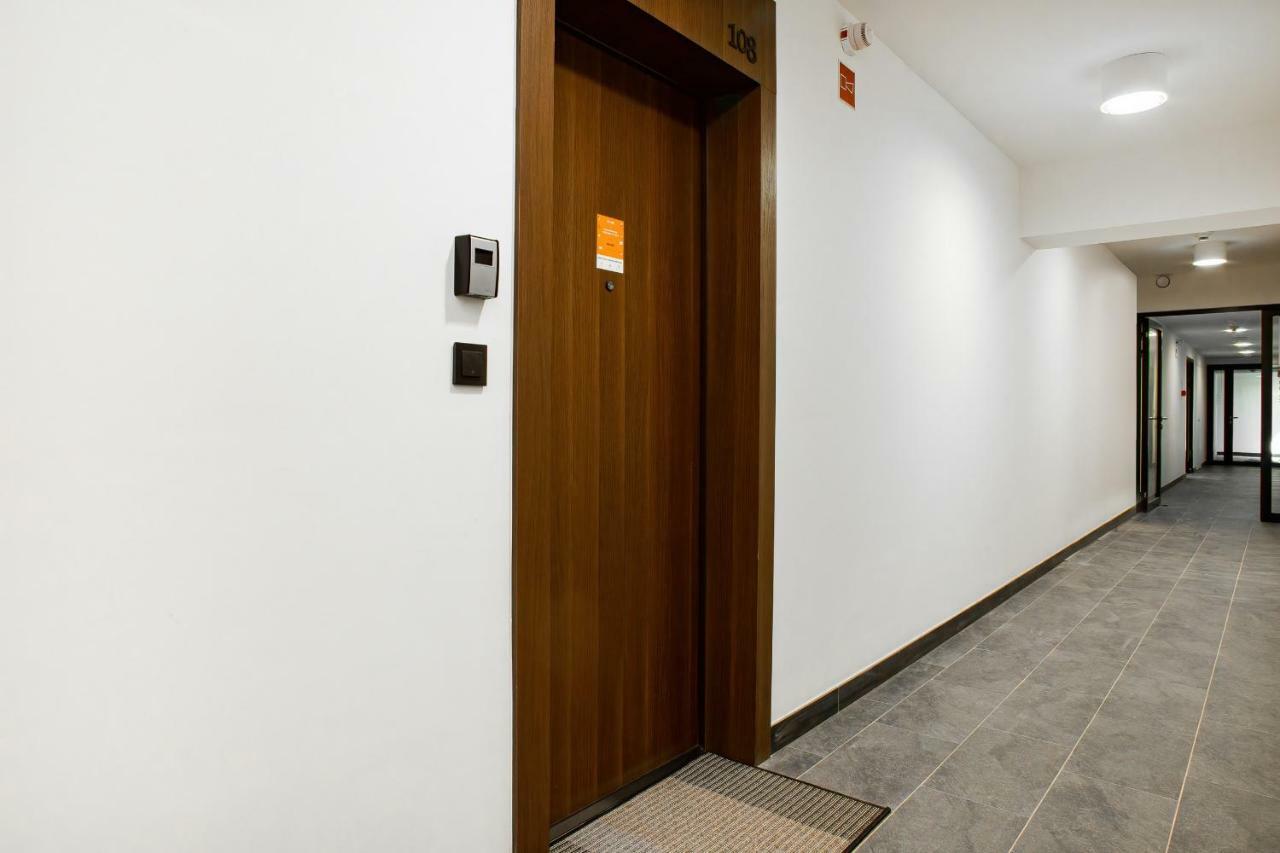 Apartment Walonska With Free Parking Wroclaw By Noclegi Renters エクステリア 写真